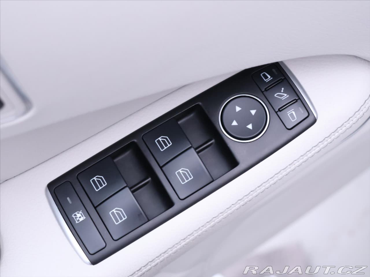 2015 Mercedes-Benz E-CLASS - 15
