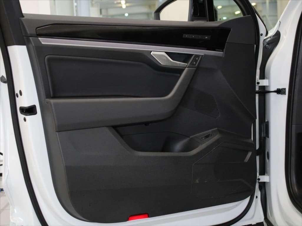 2023 Volkswagen Touareg - 17