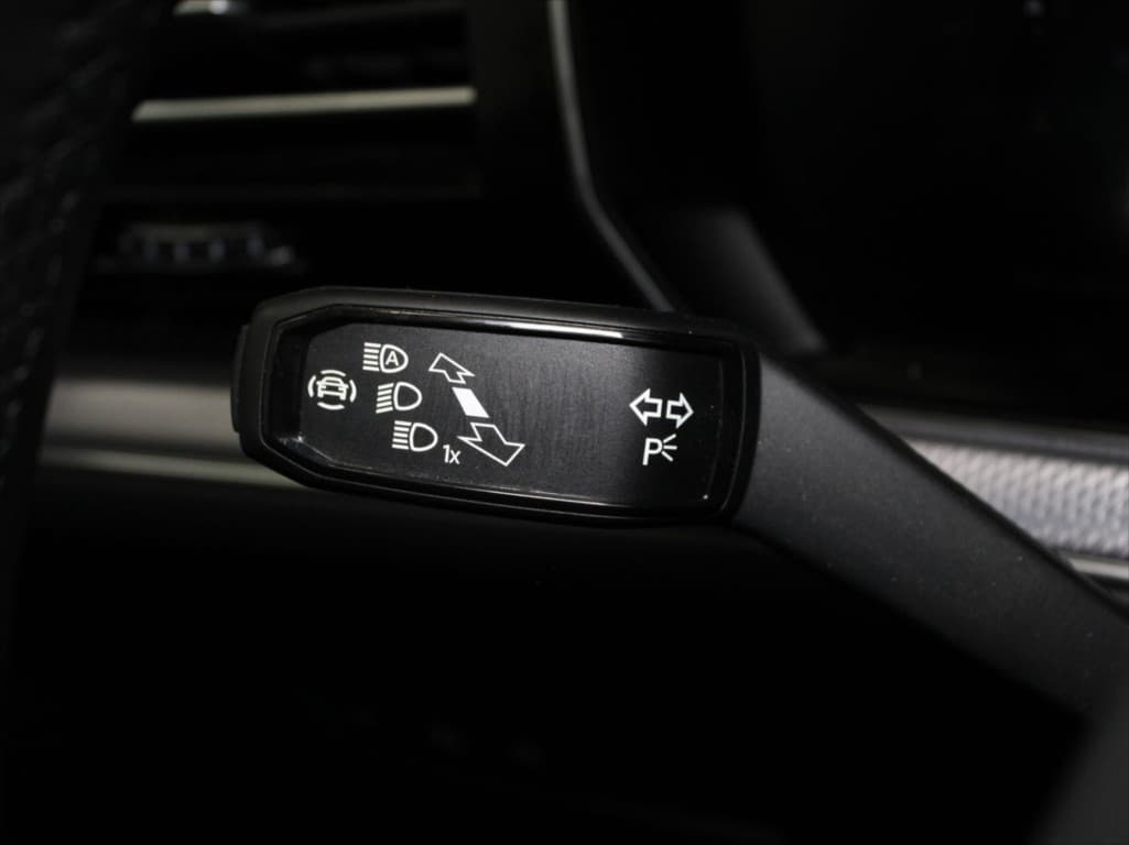 2023 Volkswagen Touareg - 19