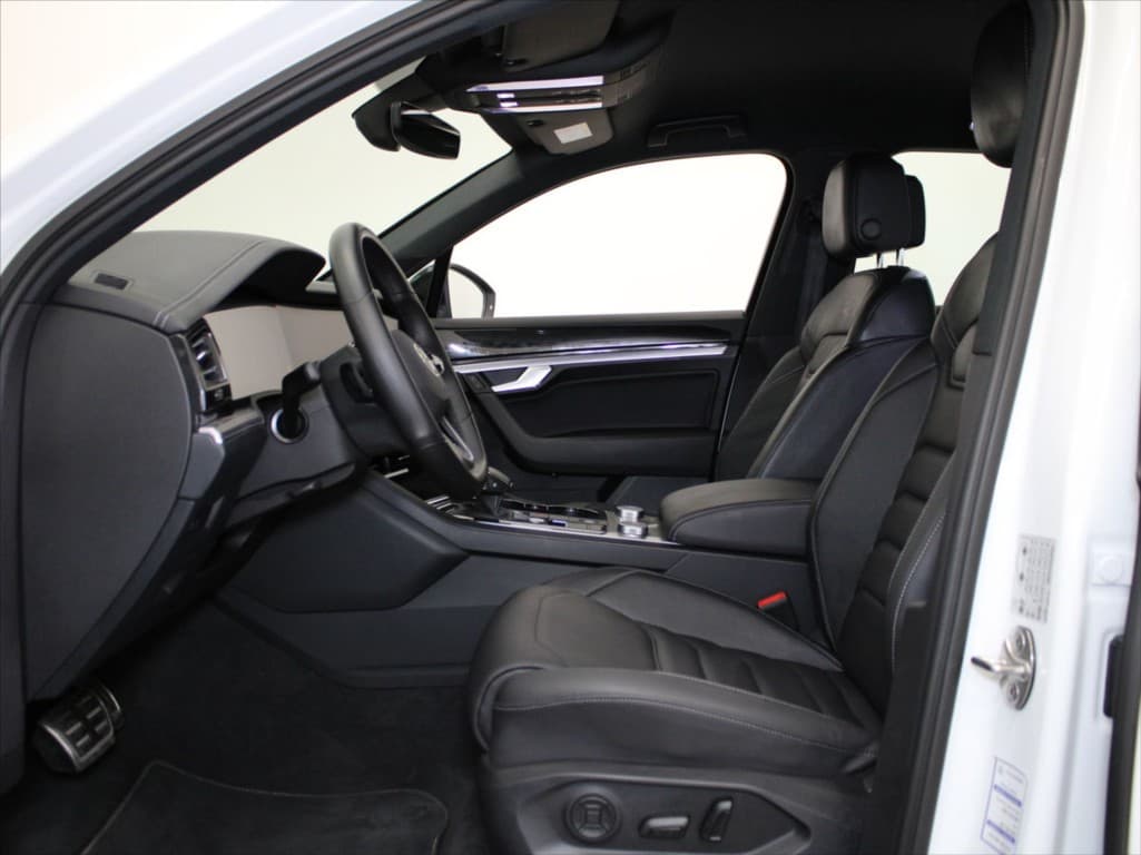 2023 Volkswagen Touareg - 6