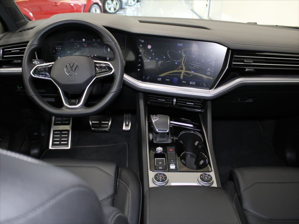 2023 Volkswagen Touareg - 8