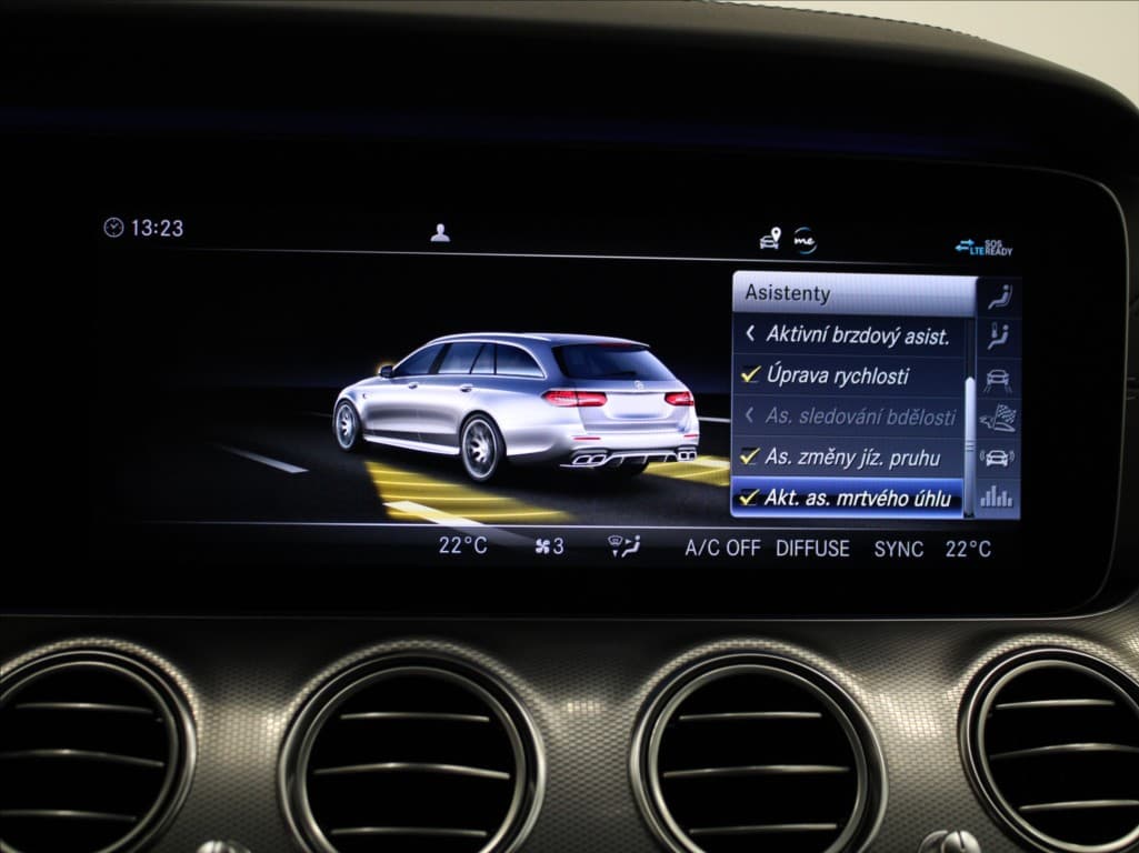 2019 Mercedes-Benz E-CLASS - 12