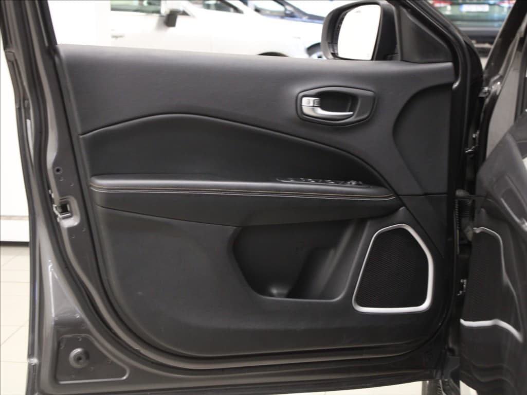 2017 Jeep Compass - 14