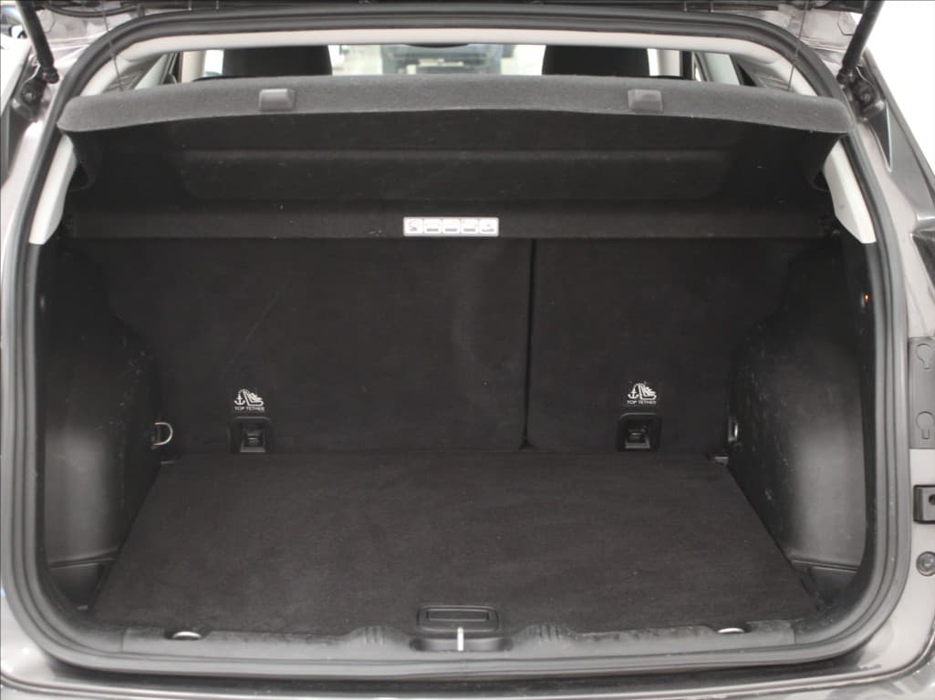 2017 Jeep Compass - 16