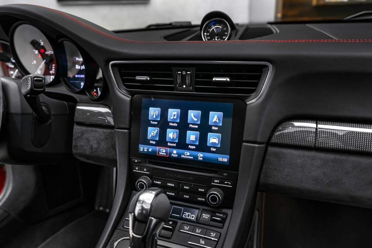 2018 Porsche 911 - 16