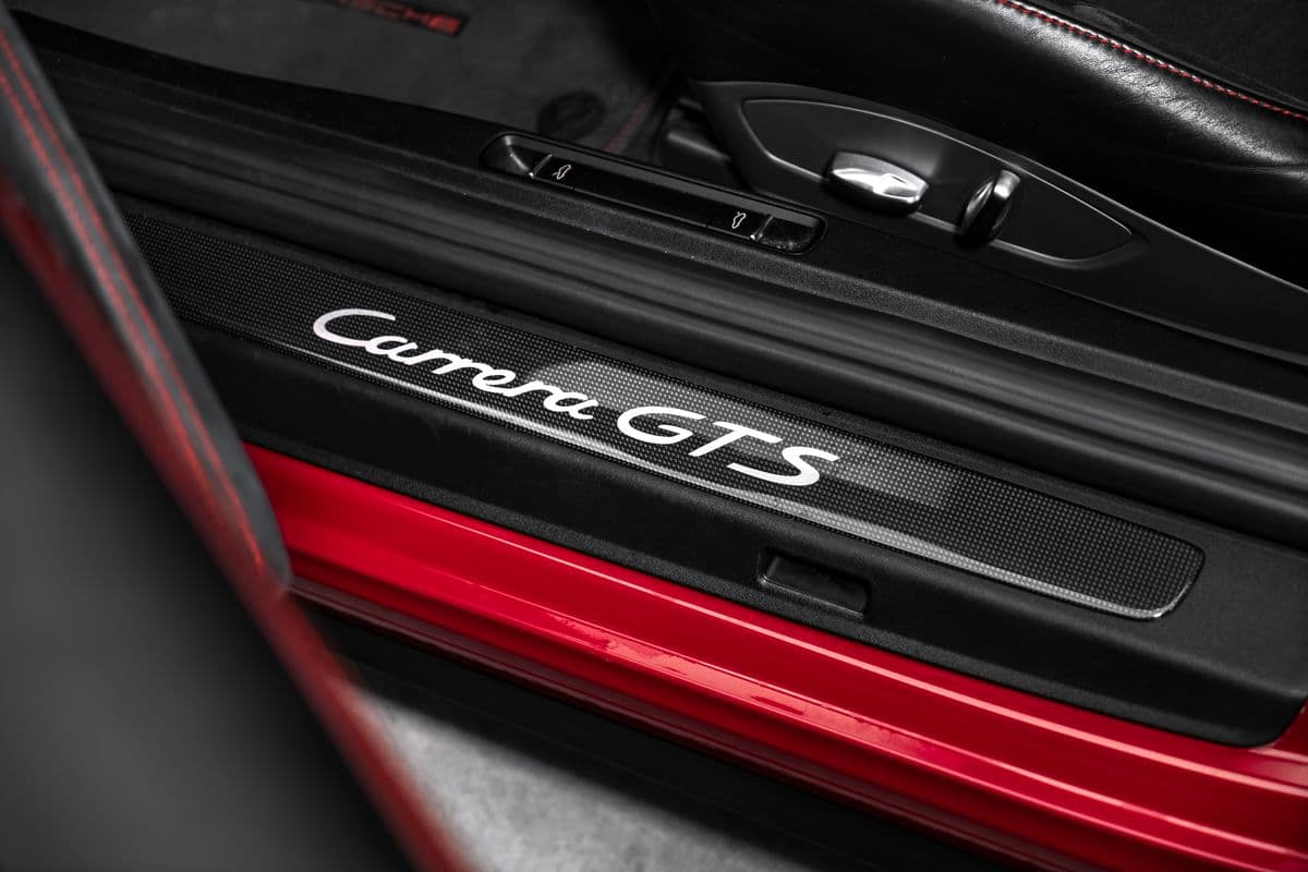 2018 Porsche 911 - 18