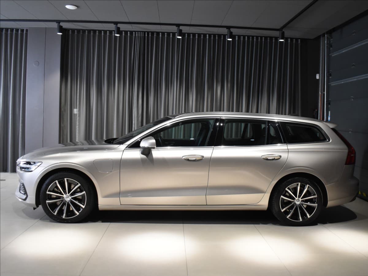 2025 Volvo V60 - 2