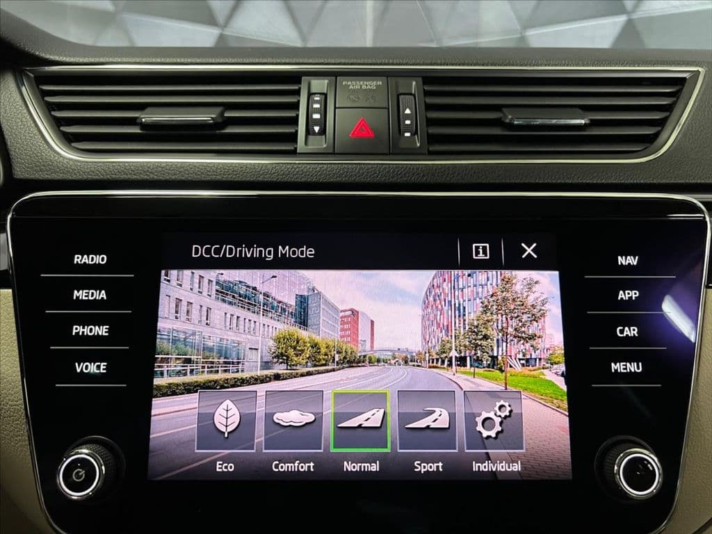 2019 Škoda Superb - 16