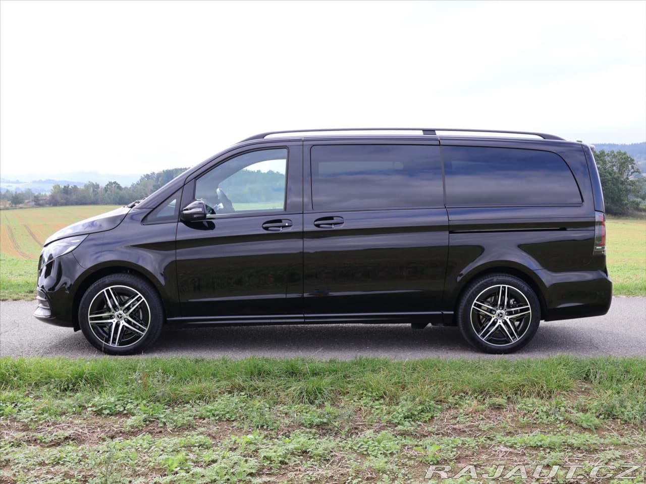 2025 Mercedes-Benz V-Class - 4