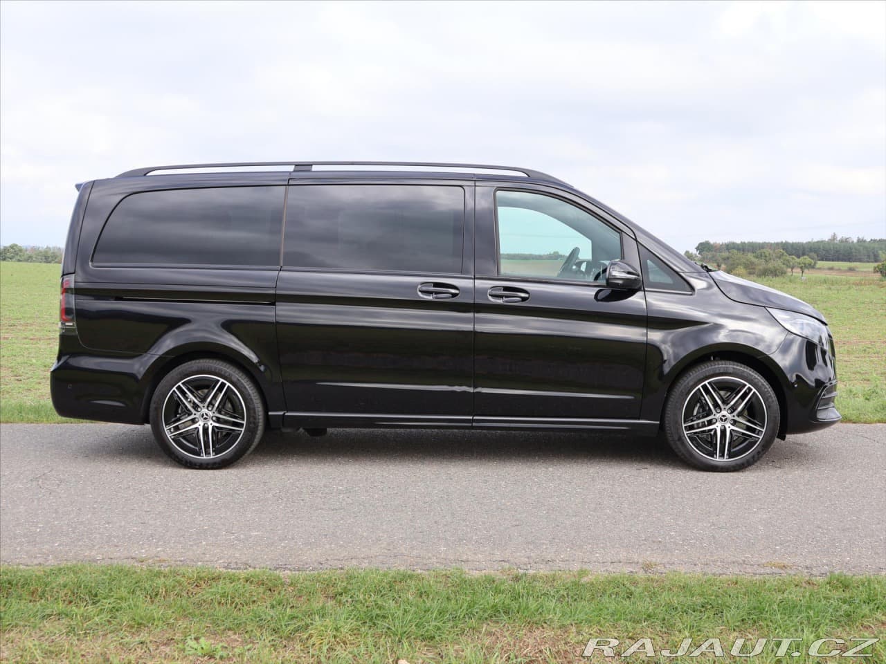 2025 Mercedes-Benz V-Class - 8