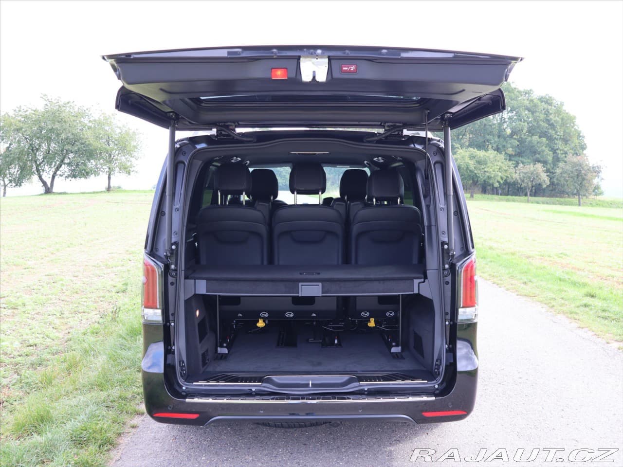 2025 Mercedes-Benz V-Class - 9