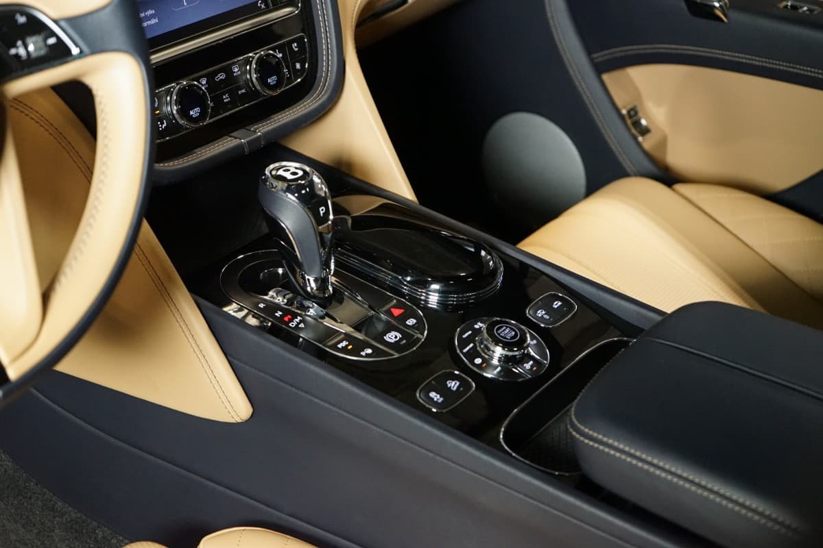 2016 Bentley Bentayga - 13