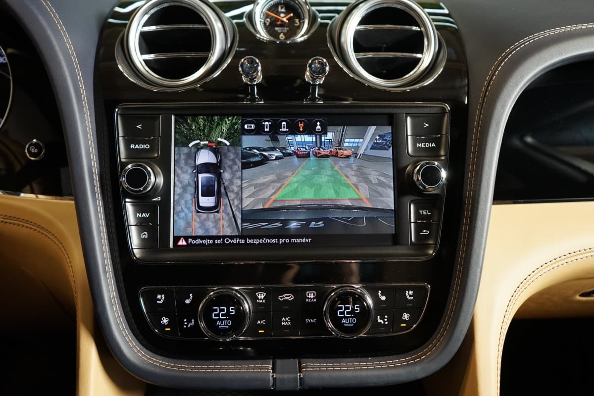 2016 Bentley Bentayga - 17