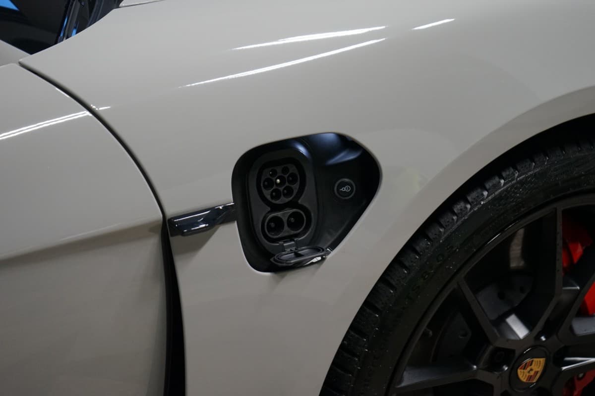 2023 Porsche Taycan - 10