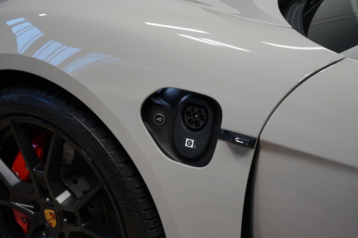 2023 Porsche Taycan - 11