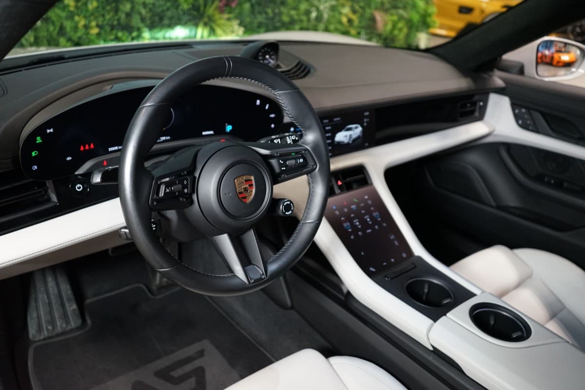 2023 Porsche Taycan - 12