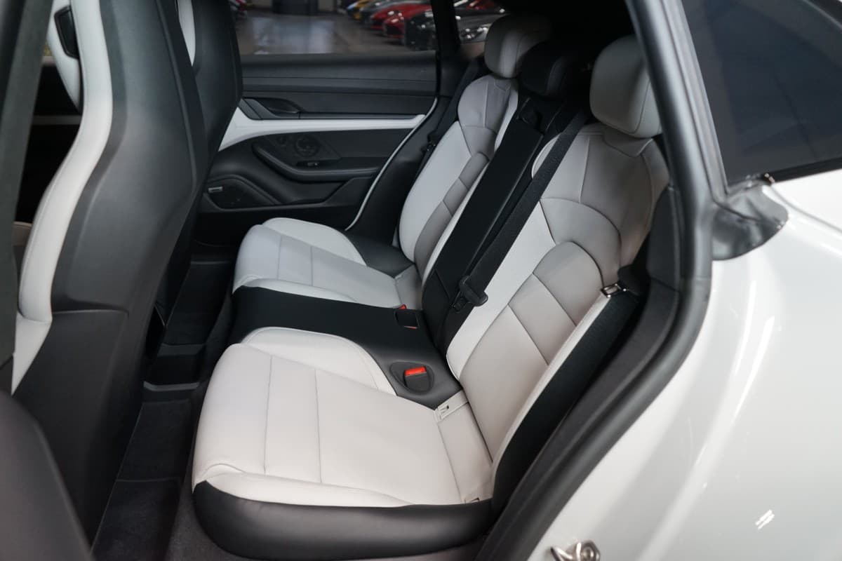 2023 Porsche Taycan - 17