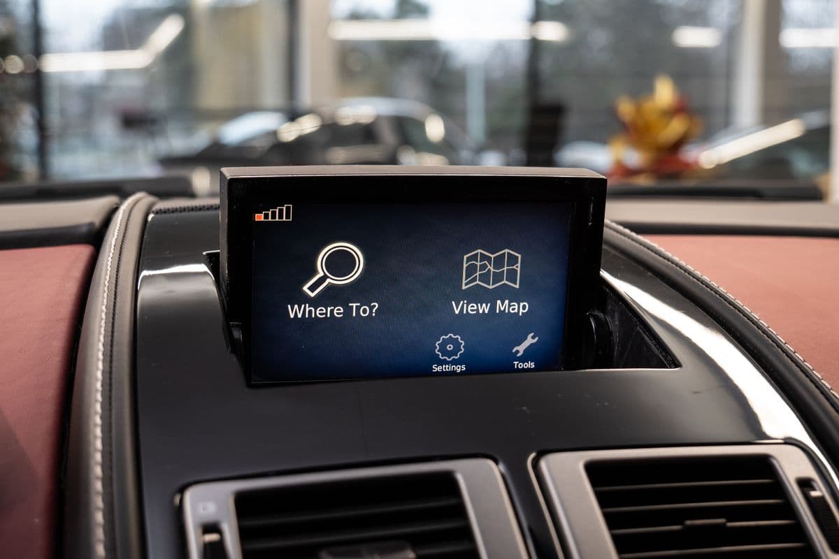 2012 Aston Martin Vantage - 10