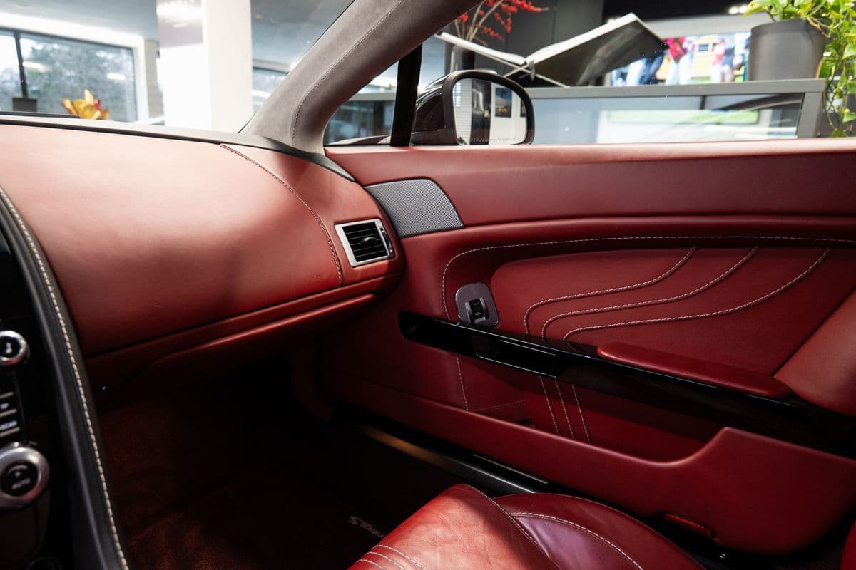 2012 Aston Martin Vantage - 13