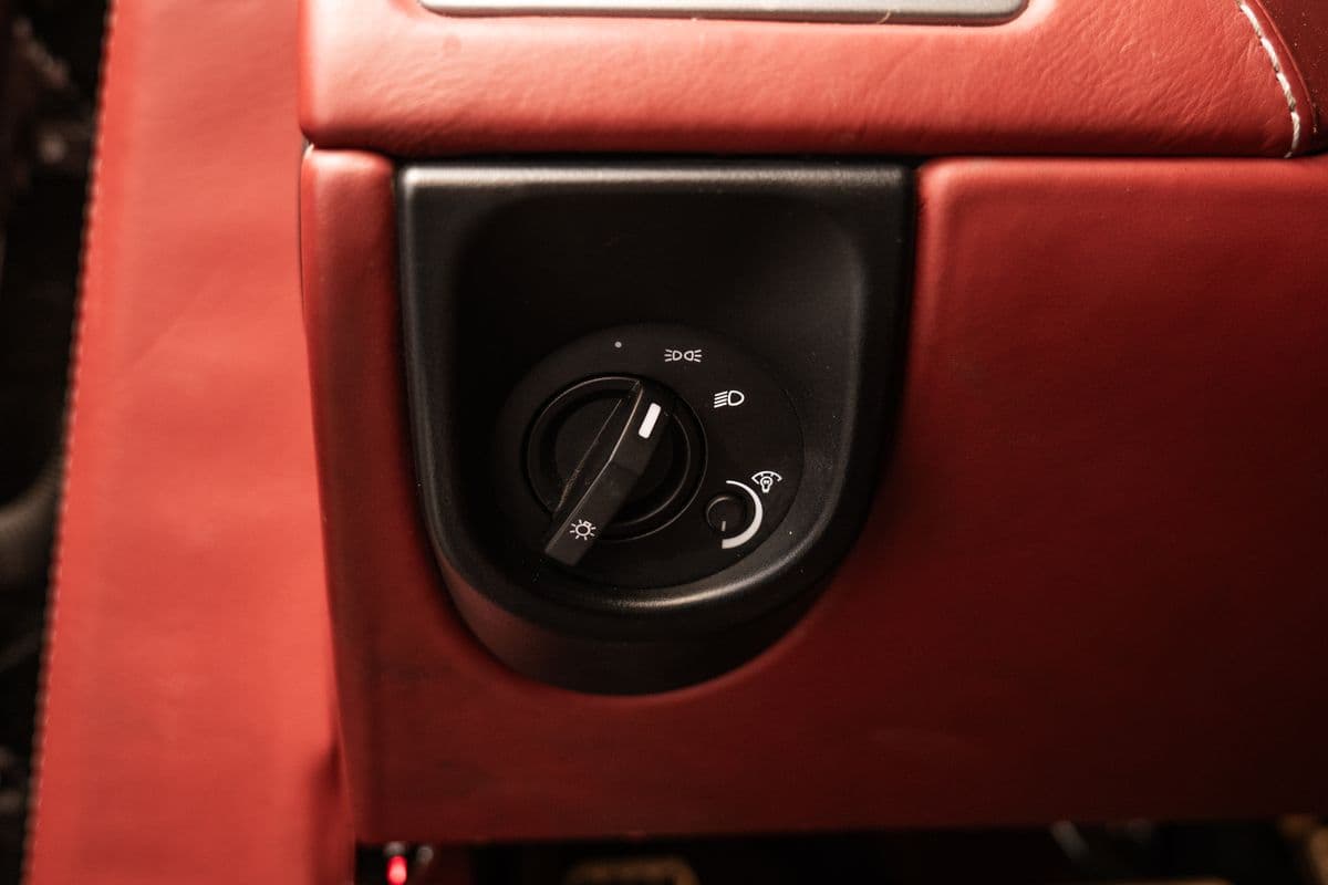 2012 Aston Martin Vantage - 14