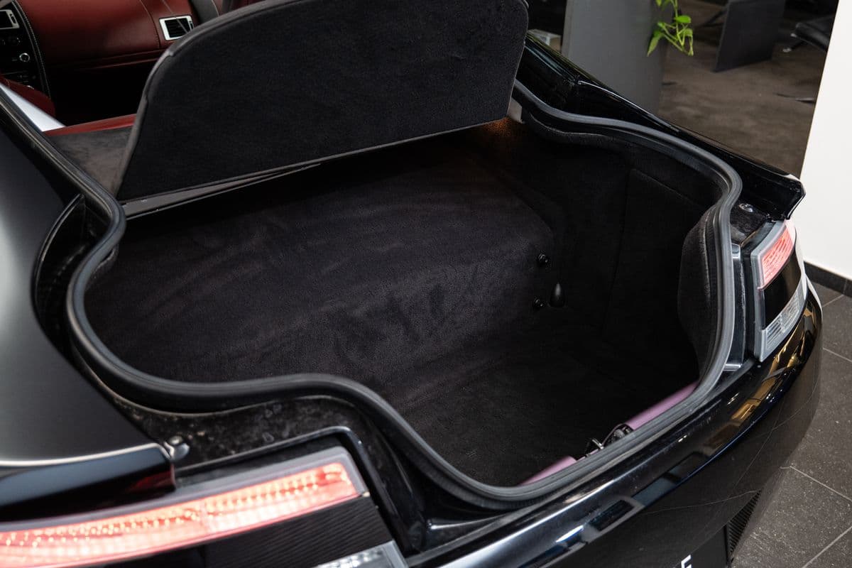 2012 Aston Martin Vantage - 15