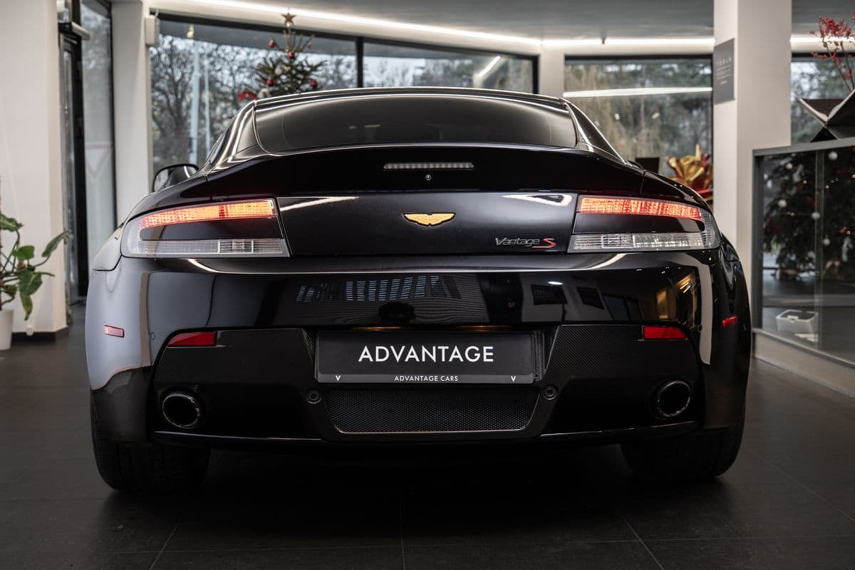 2012 Aston Martin Vantage - 3