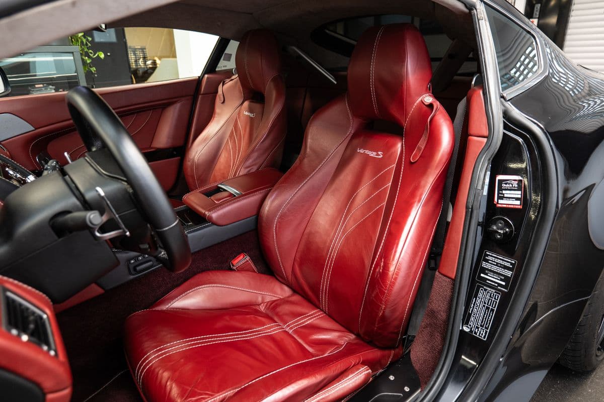 2012 Aston Martin Vantage - 7