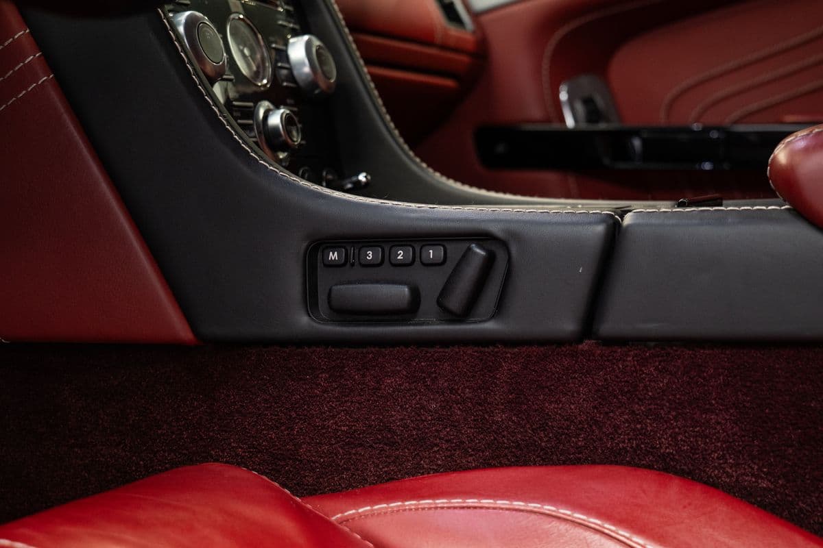 2012 Aston Martin Vantage - 8