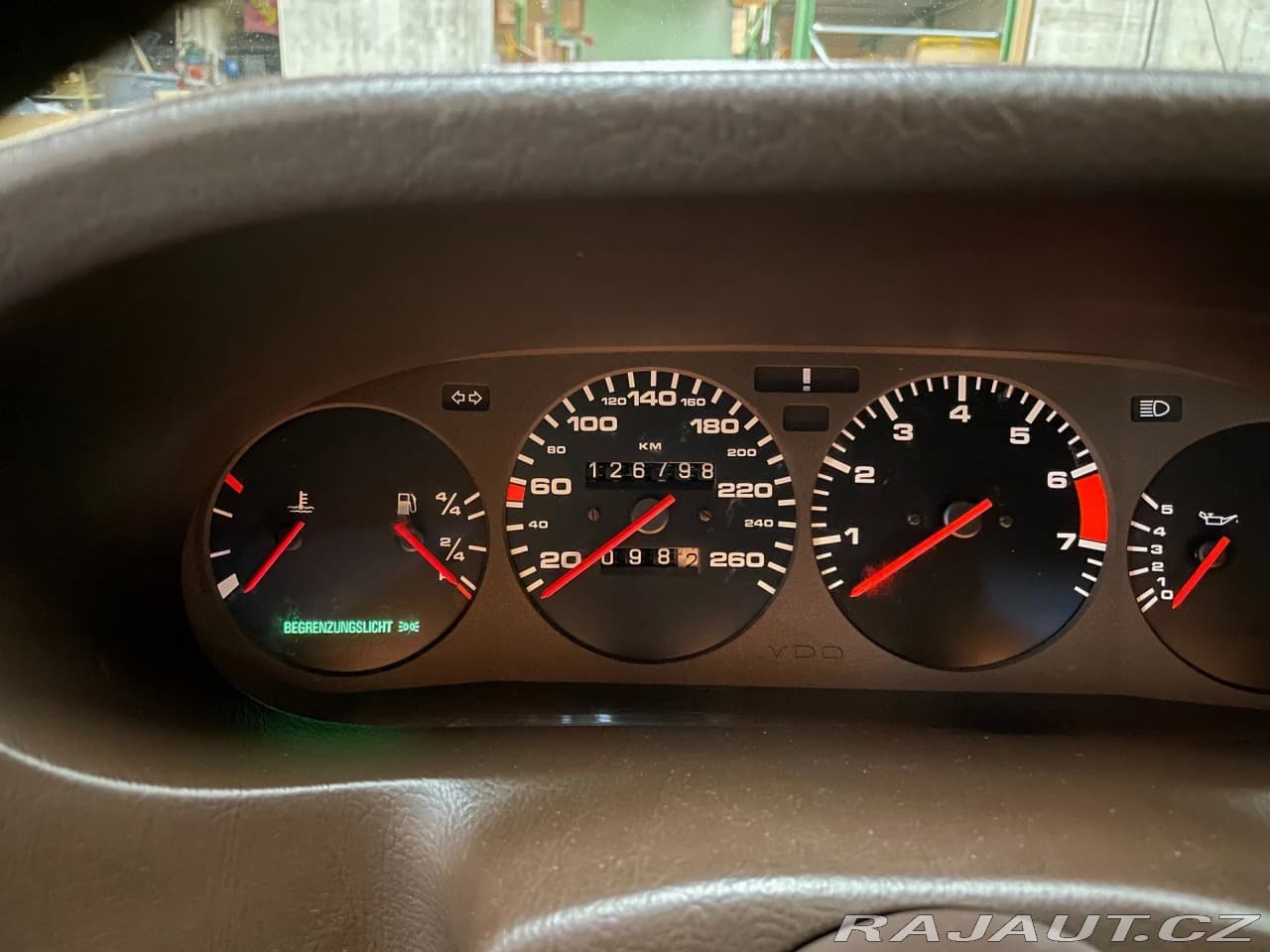 1983 Porsche 928 - 6