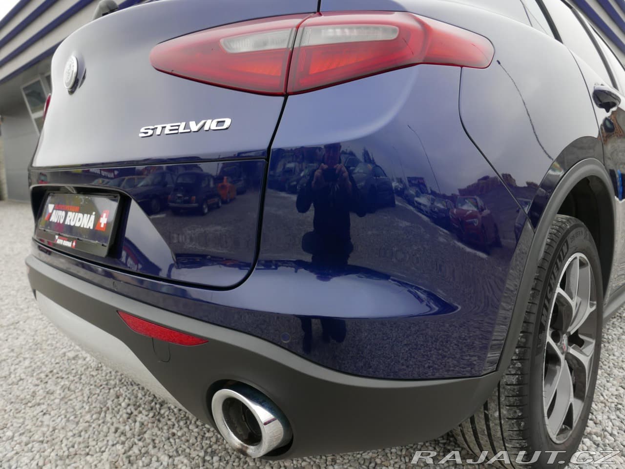 2017 Alfa Romeo Stelvio - 12