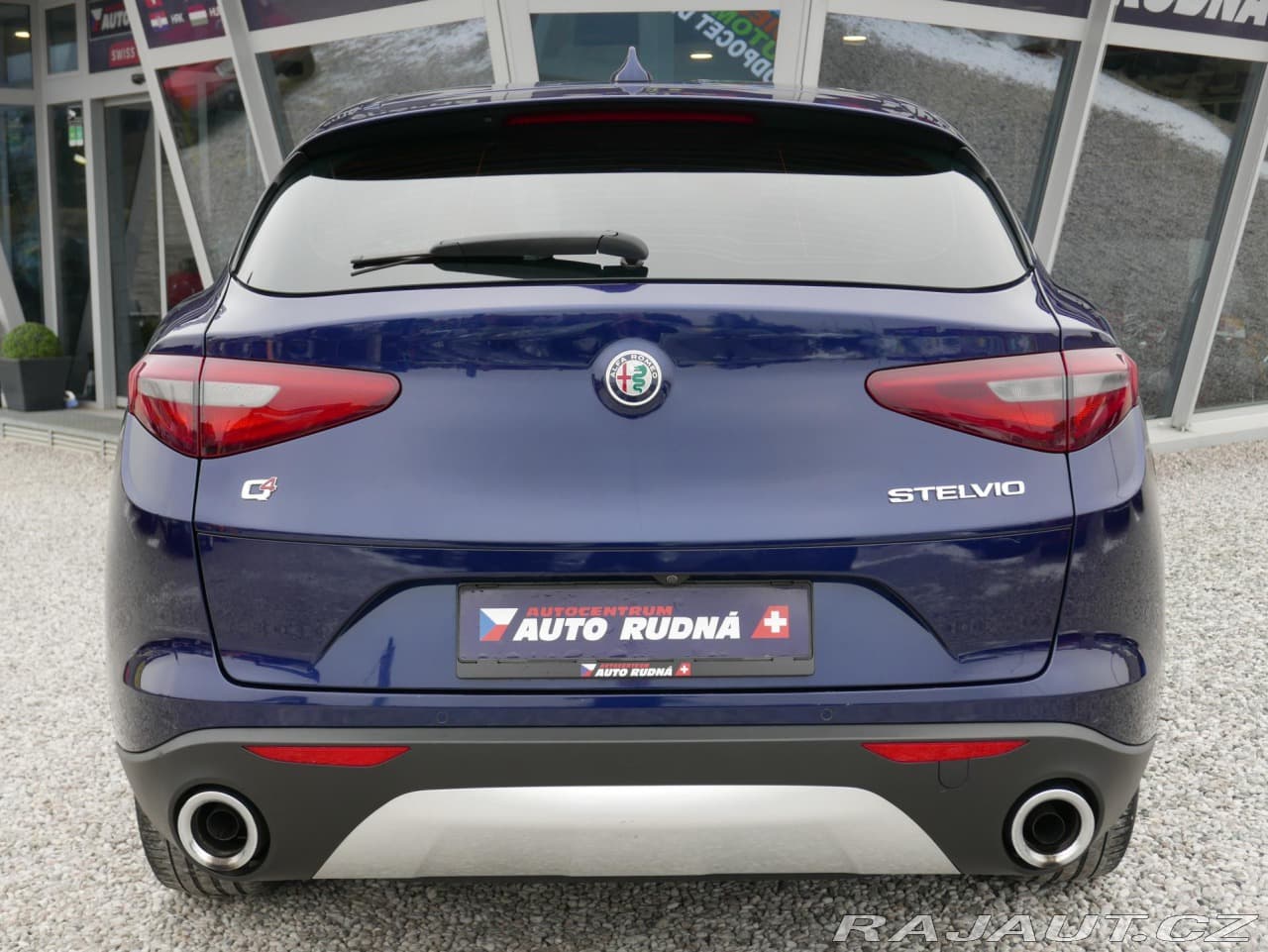 2017 Alfa Romeo Stelvio - 13