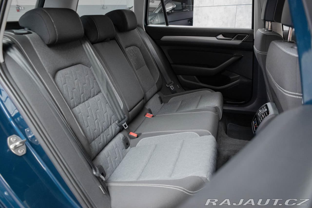 2022 Volkswagen Passat - 12