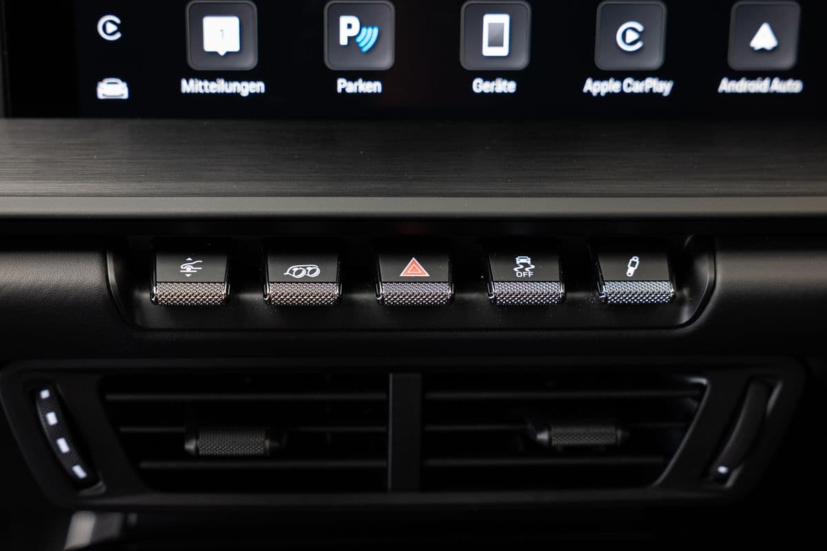 2025 Porsche 911 - 12