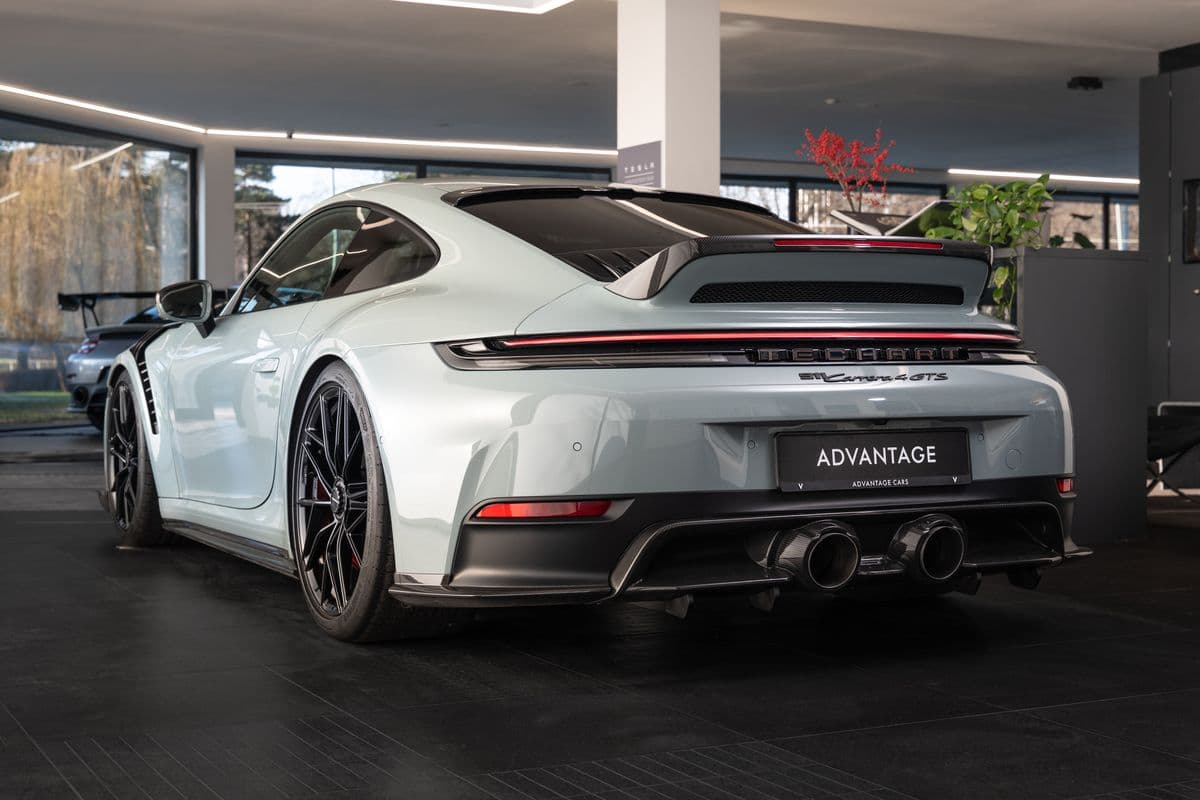 2025 Porsche 911 - 4