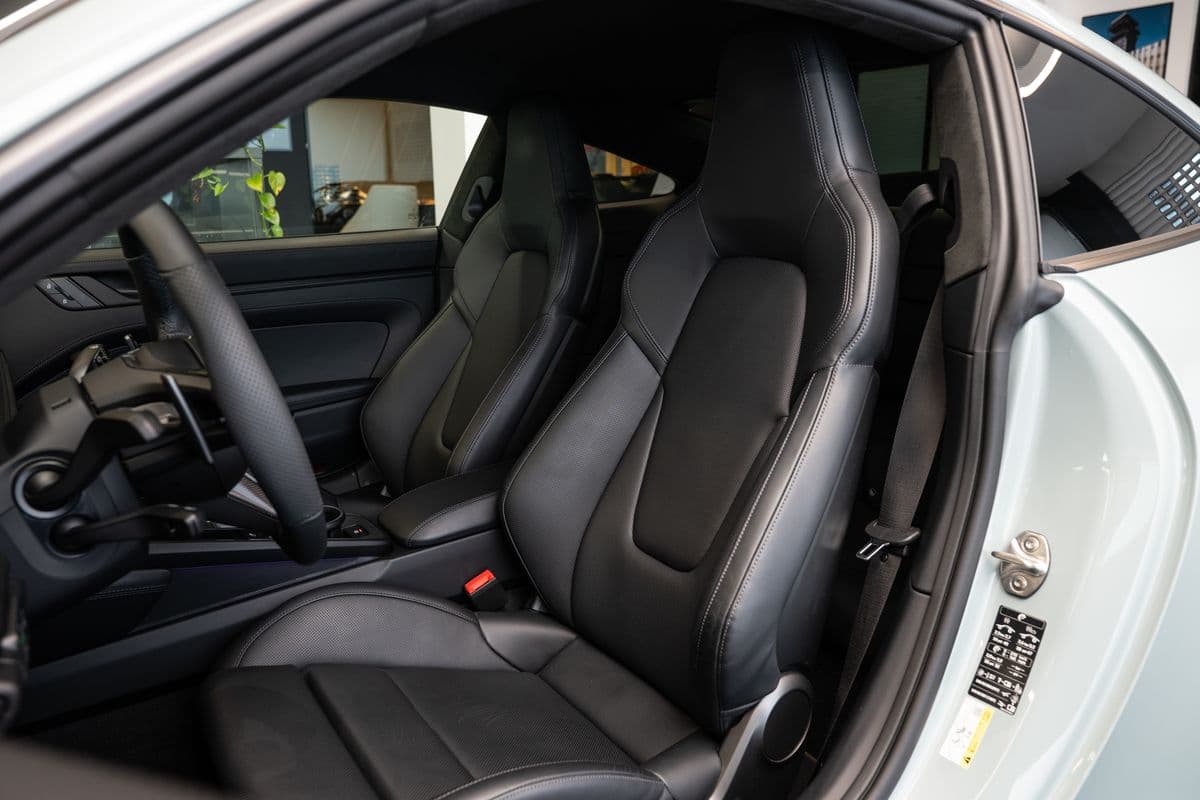 2025 Porsche 911 - 8