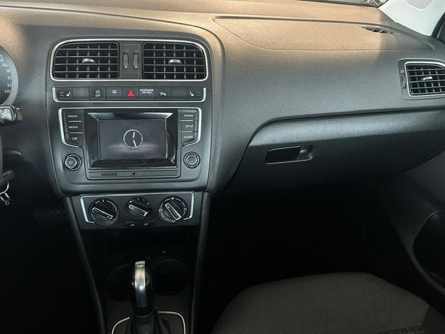 2016 Volkswagen Polo - 17
