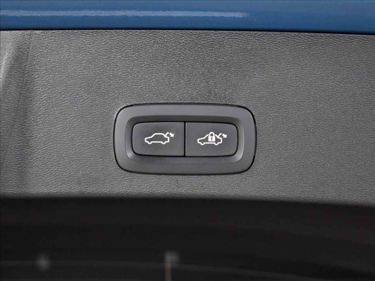 2025 Volvo Ex40 - 10