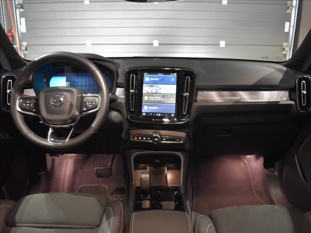 2025 Volvo Ex40 - 11