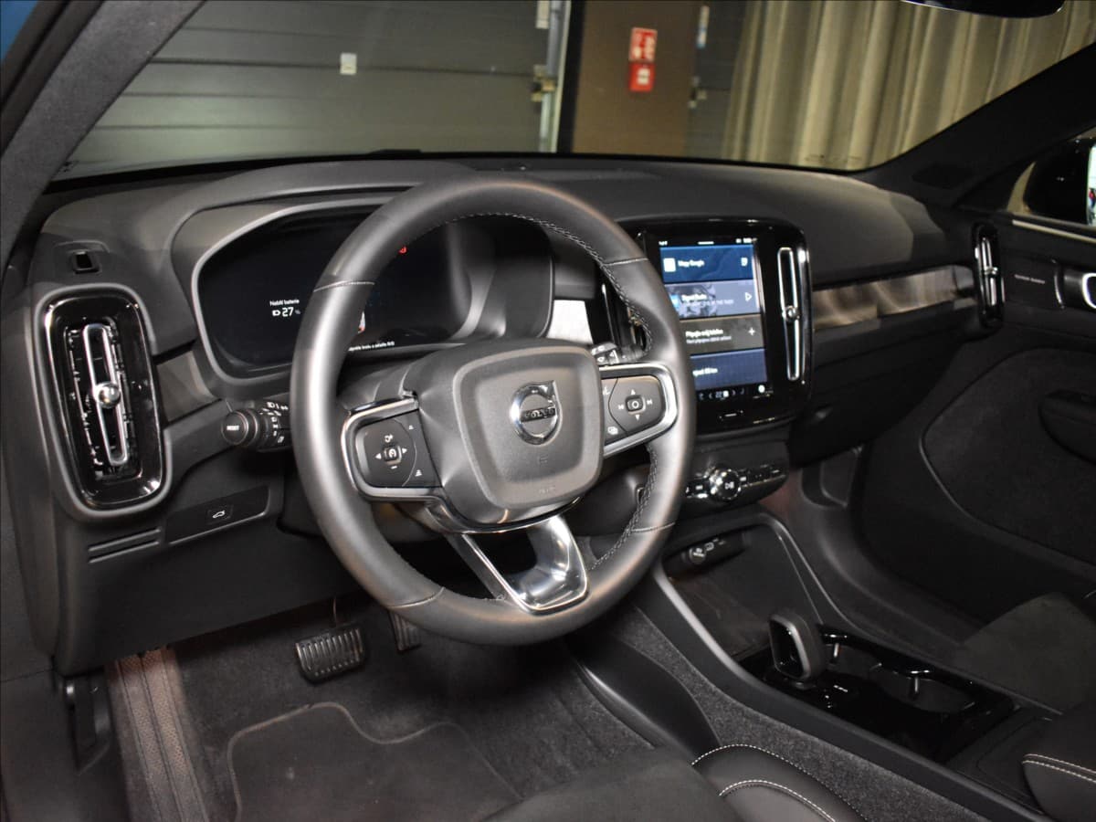 2025 Volvo Ex40 - 12