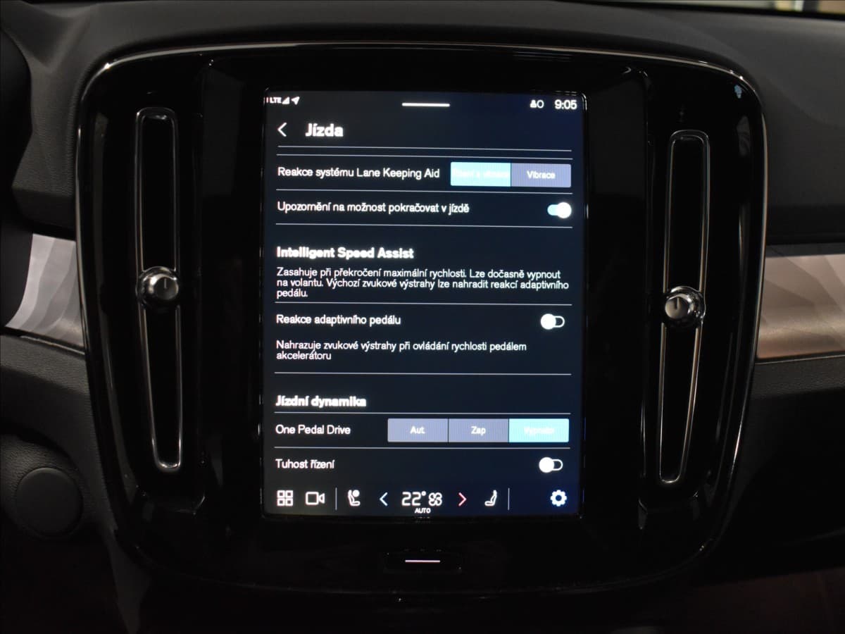 2025 Volvo Ex40 - 18