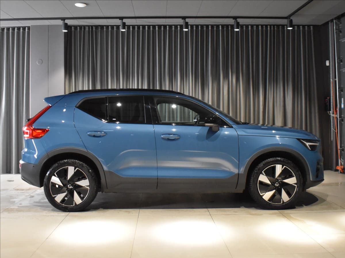 2025 Volvo Ex40 - 3