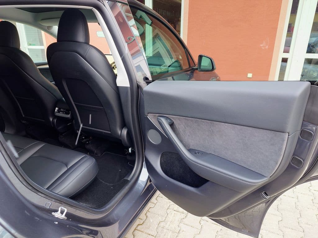 2022 Tesla Model Y - 17