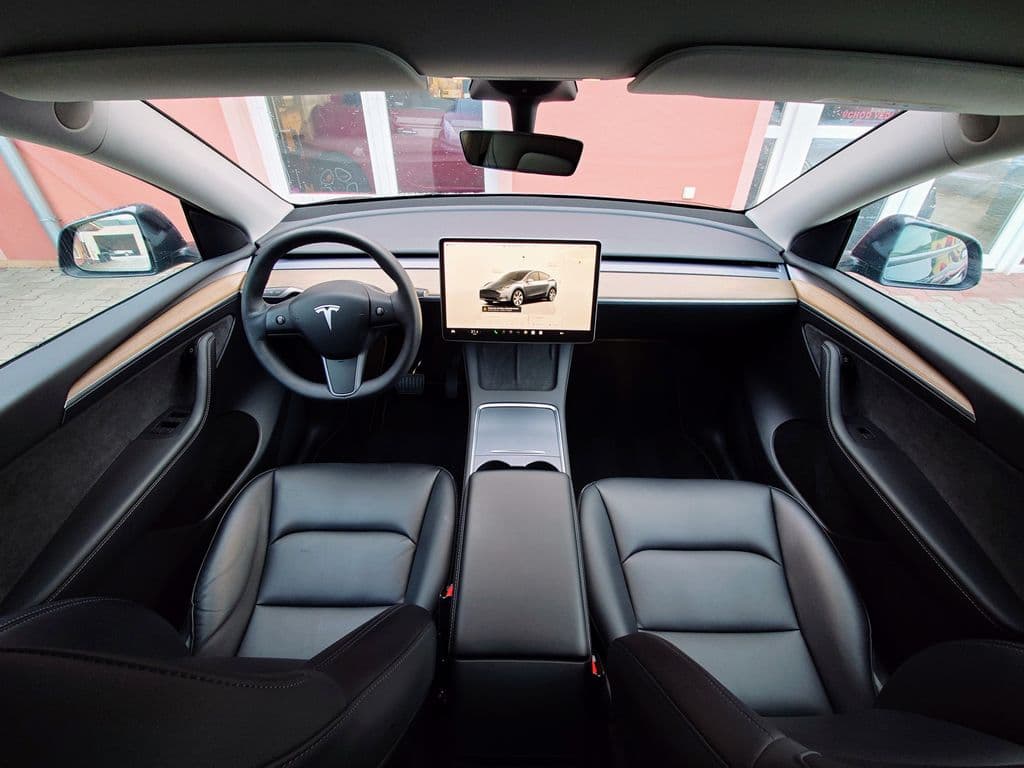 2022 Tesla Model Y - 19