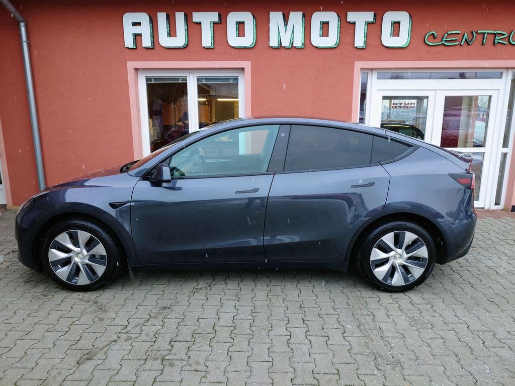 2022 Tesla Model Y - 2