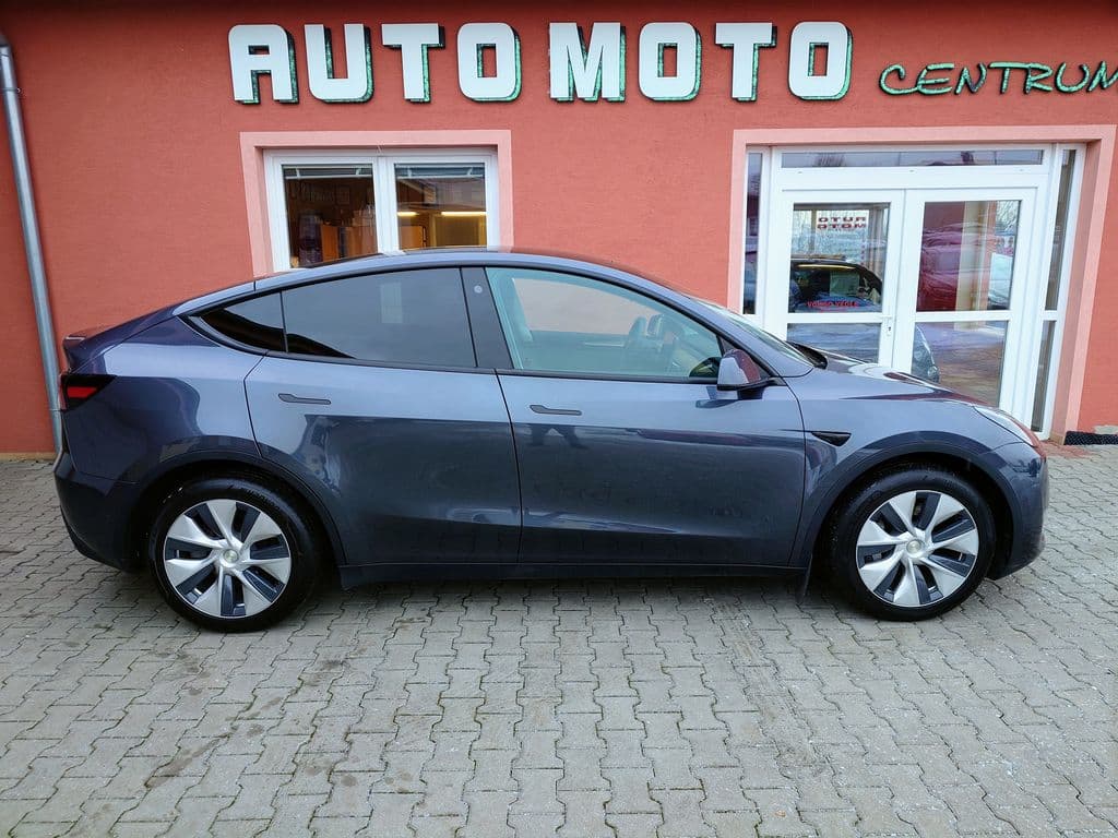 2022 Tesla Model Y - 5