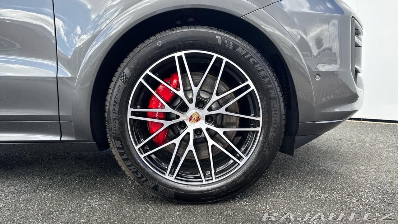 2025 Porsche Cayenne - 10
