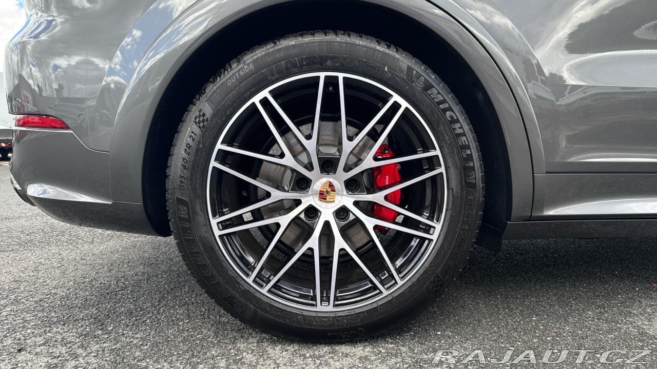 2025 Porsche Cayenne - 11