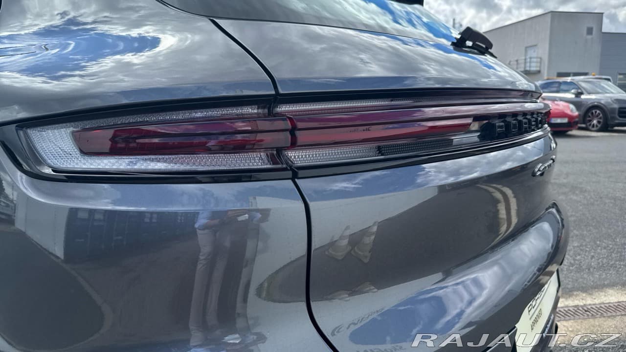 2025 Porsche Cayenne - 14