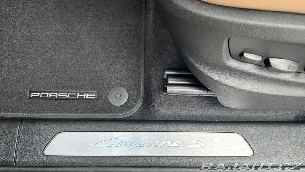 2025 Porsche Cayenne - 19