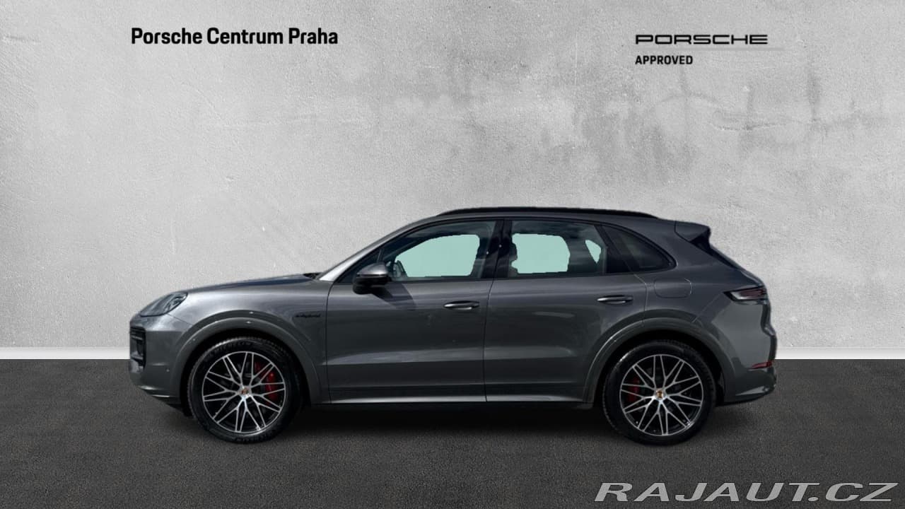 2025 Porsche Cayenne - 3